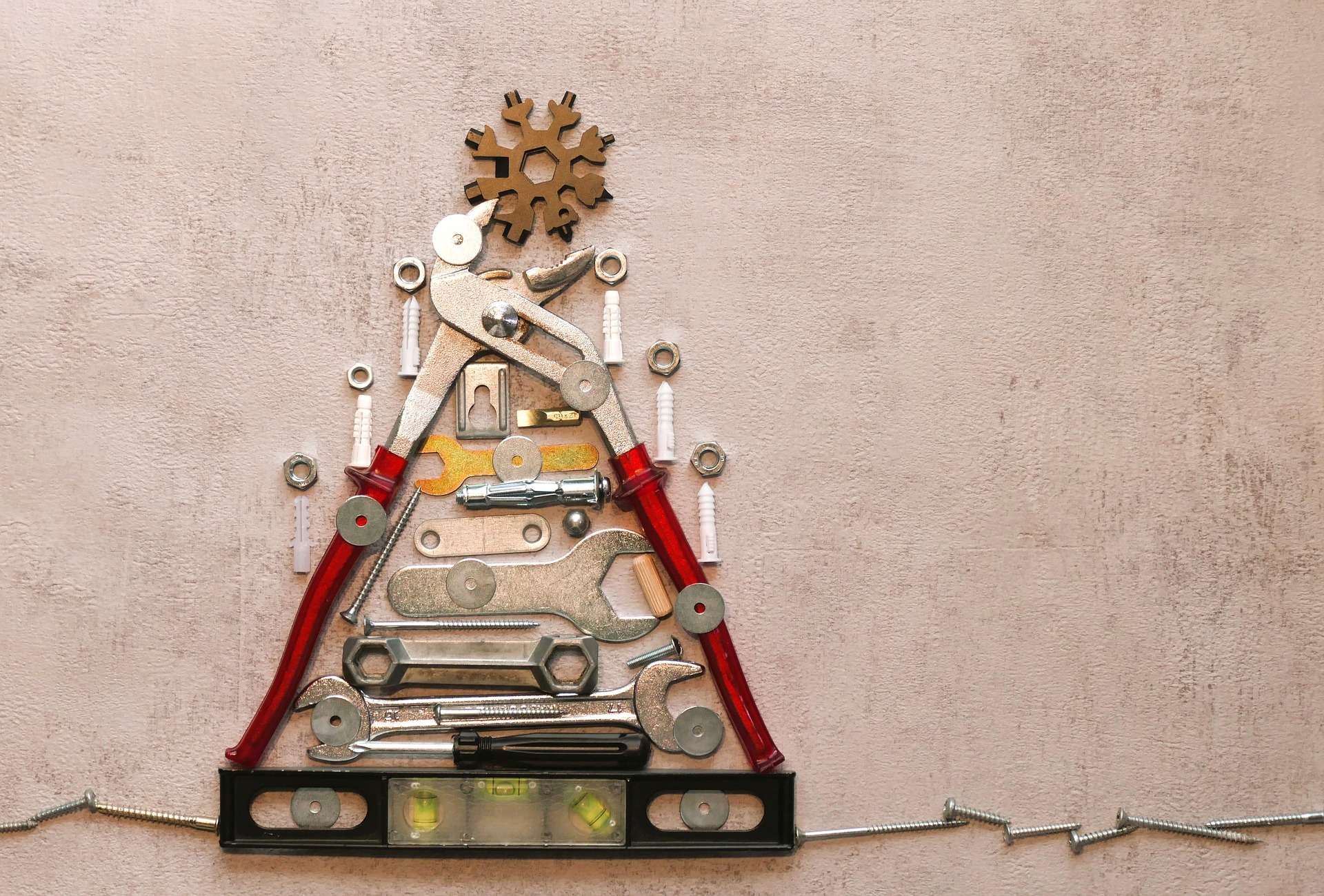 Hand tools arranged as a Christmas tree