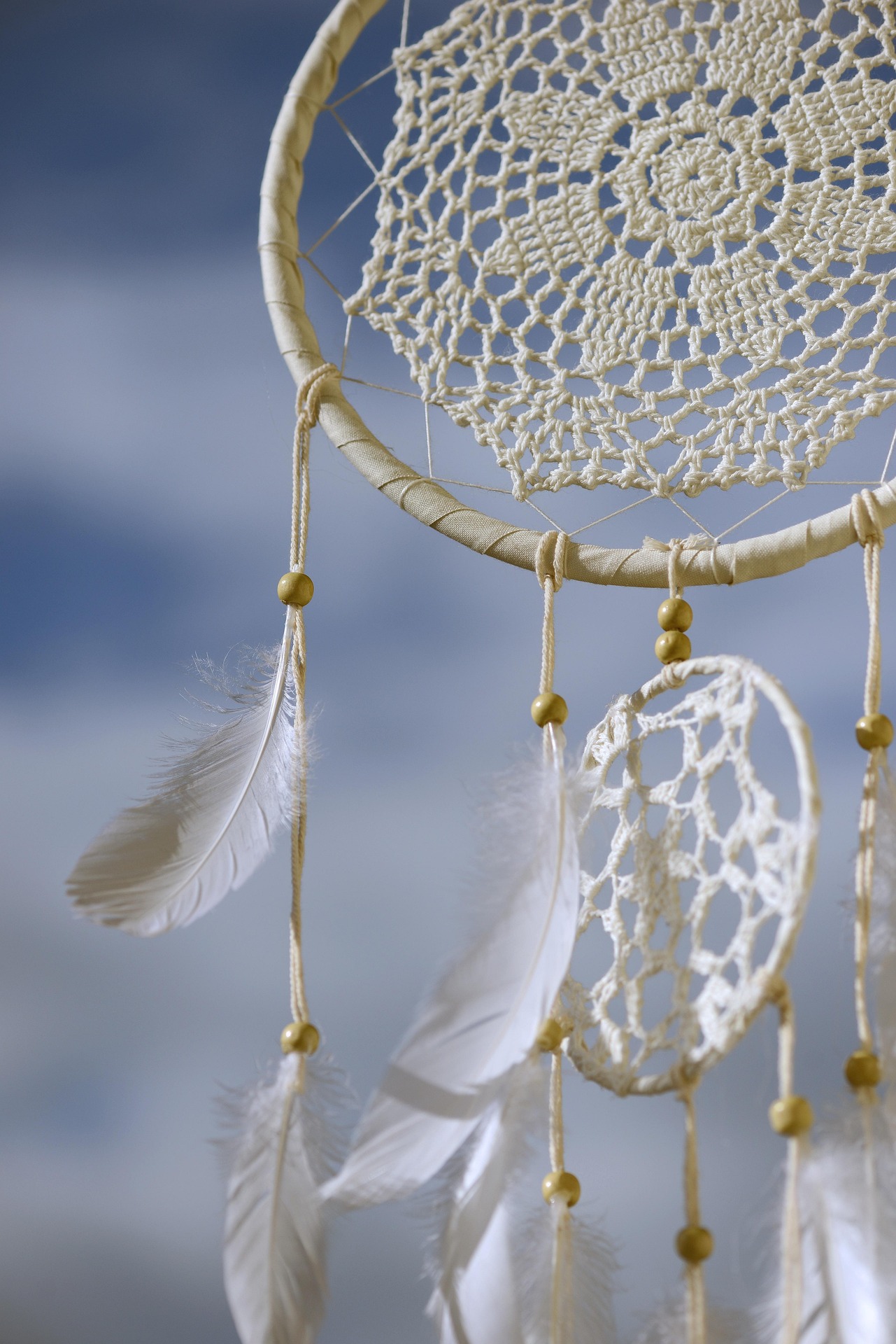 Cream crochet dreamcatcher with white feathers and gold beads